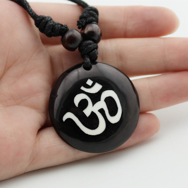 OM Pendant Necklace l Rope Style